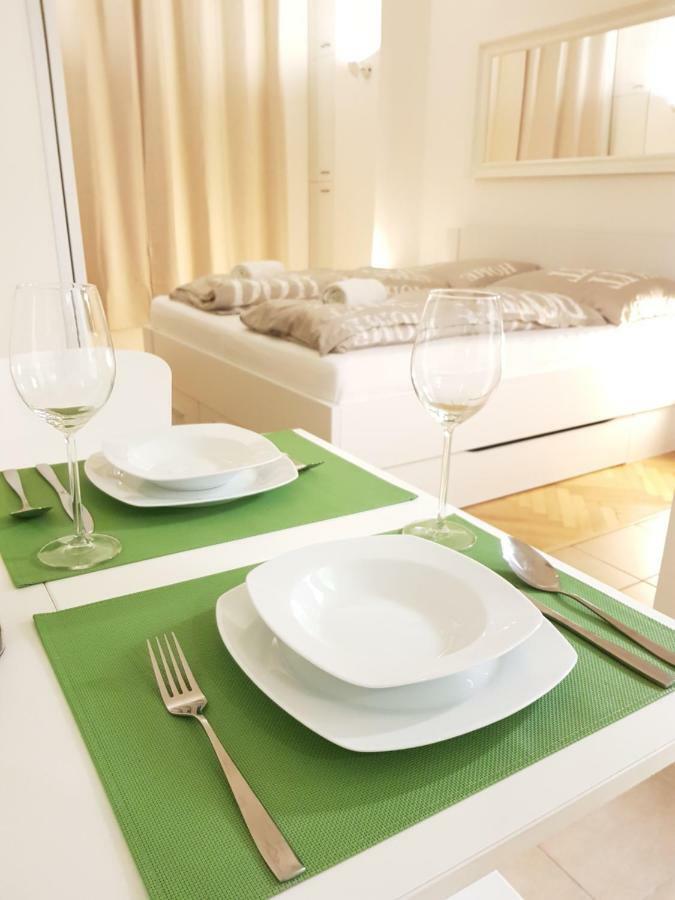 Cozy Studio With Parking Near City Center Prága Kültér fotó