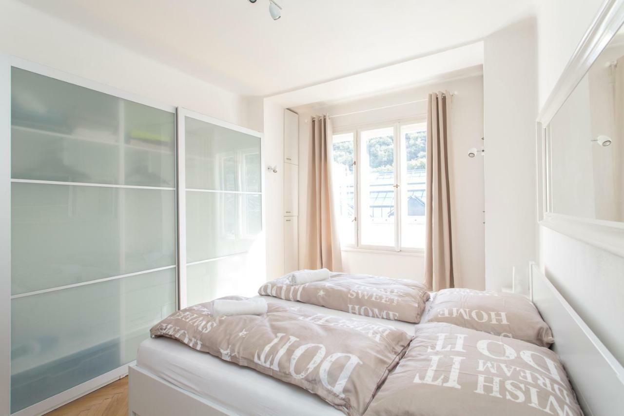 Cozy Studio With Parking Near City Center Prága Kültér fotó