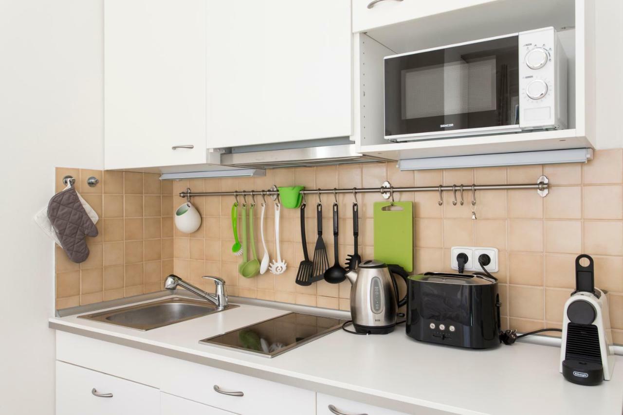 Cozy Studio With Parking Near City Center Prága Kültér fotó